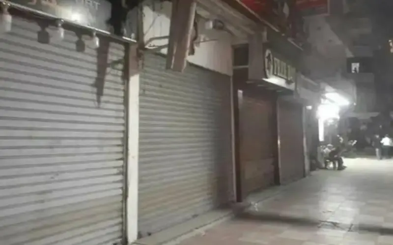 موعد إغلاق المقاهي وأماكن الترفيه يبدأ من التاسعة مساءً خارج النطاق التجاري